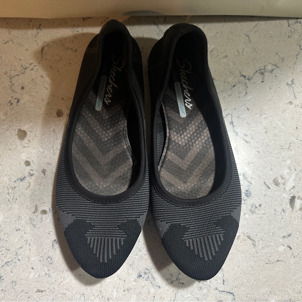Skechers Women's Black and Gray Flats